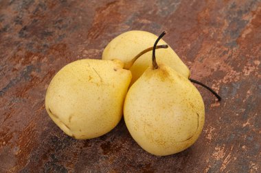 Sulu, olgun, sarı Çin armudu. 