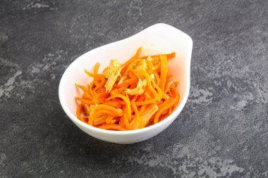 Havuçlu ve baharatlı Kore soya kuşkonmazı.