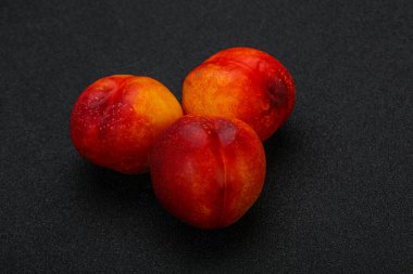 Olgun tatlı kırmızı Nectarine meyvesi