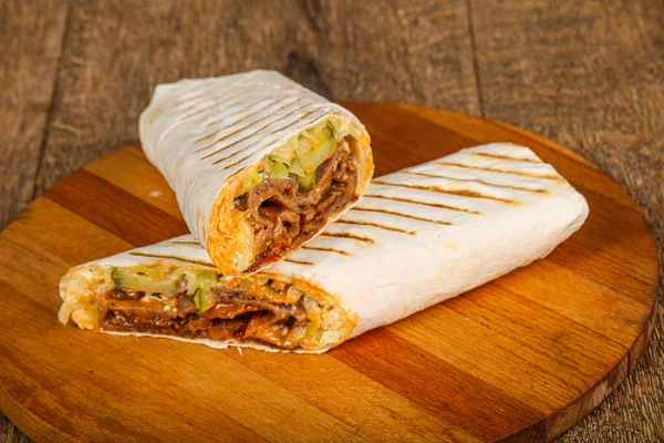 Shawarma Parrilla Con Carne Verduras Salsa —  Fotos de Stock