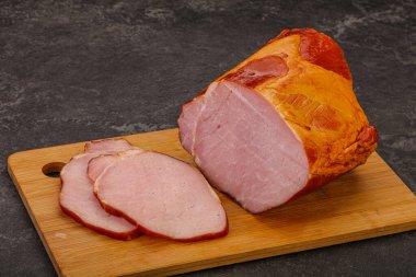 Baharatlı ve otlu füme domuz aslanı.