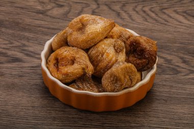 Kuru incirli meyve yığını.