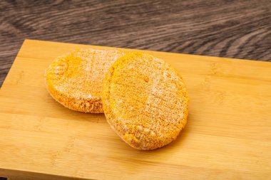 Fırında pişmemiş ev yapımı tavuk pirzolası.