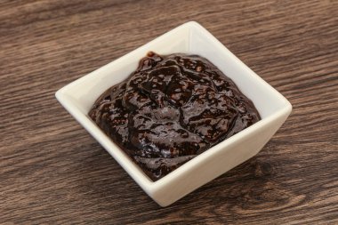 Kasede acı biber sosu var.