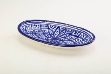 Mutfak için renkli boş kase izole