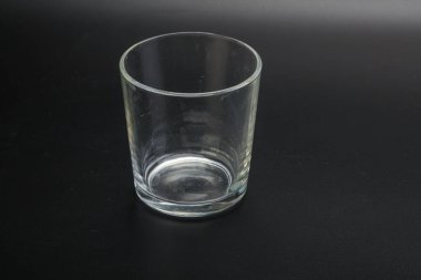 Asma ya da su için boş bardak