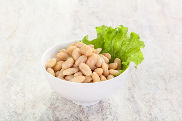 White canned beans for vegan suisine in the bowl