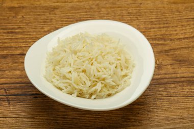 Buharda pişmiş Hint basmati pilavı.