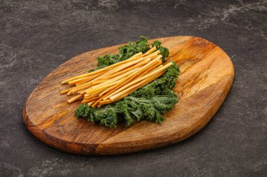 Kafkas peynirli çubuklar güvertede