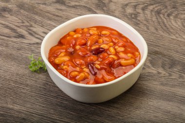 Domates sosunda çeşitli böbrekler pişirdim.