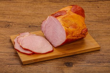 Baharatlı ve otlu füme domuz aslanı.