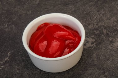 Lezzetli domates ketçapı kasede