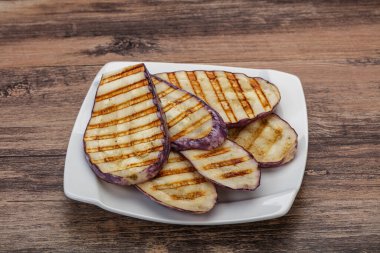 Izgara graffiti yumurta dilimleri ve zeytinyağı.