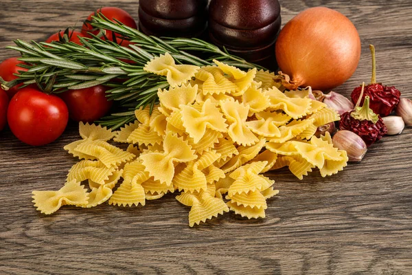 Rauwe Italiaanse Durum Tarwe Farfalle Pasta Voor Het Koken — Stockfoto