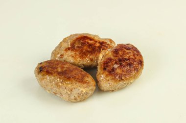 Ev yapımı pirzola ve kıyma.