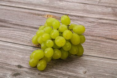 Tatlı ve lezzetli olgun yeşil üzüm 