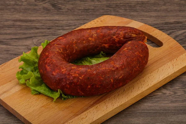 Krakowska Wurst Über Dem Brett Mit Kräutern Und Gewürzen — Stockfoto