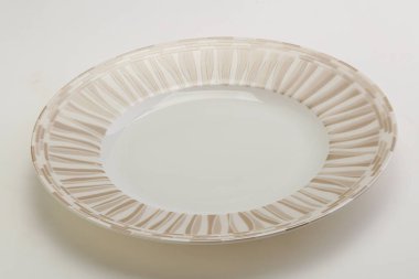 Mutfak için boş renk tabağı izole edildi