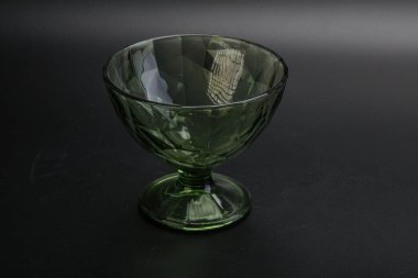 Mutfak için renkli boş kase izole