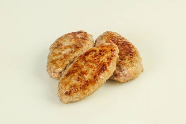 Ev yapımı pirzola ve kıyma.