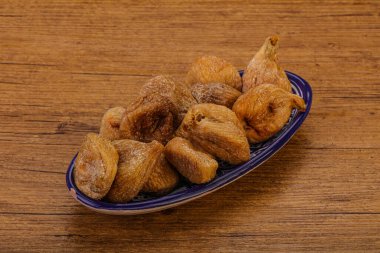 Kuru incirli meyve yığını.