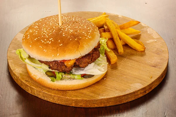 Burger Met Rundvlees Saus Groenten Kaas — Stockfoto