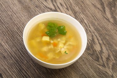Havuçlu ve patatesli lezzetli tavuk çorbası
