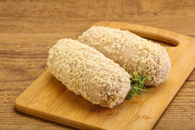 Fırında pişmemiş tavuk pirzolası.