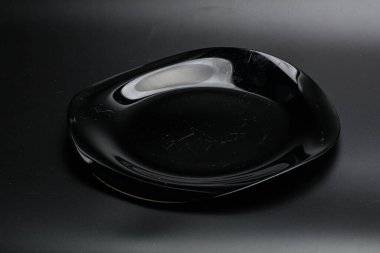 Mutfak için boş renk tabağı izole edildi