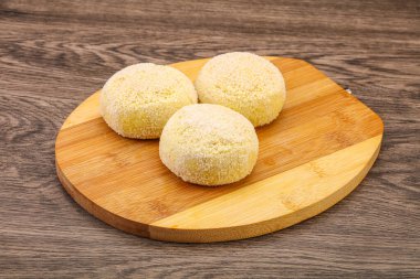 Çiğ patates ezmesi - doldurulmuş patates pirzolası - pişirmek için.