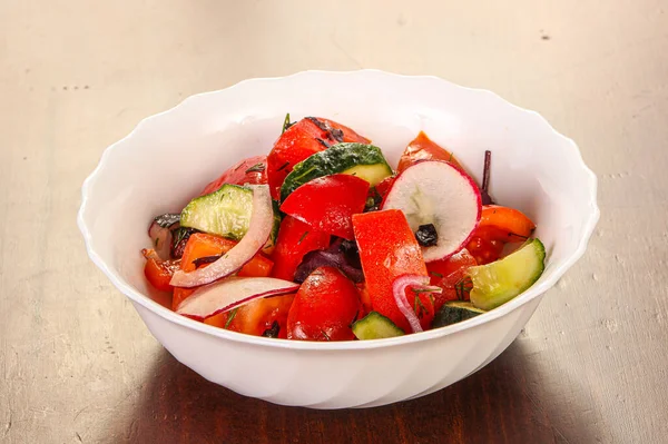 Salada Com Legumes Frescos Anéis Cebola — Fotografia de Stock