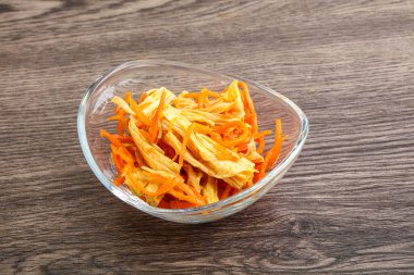 Havuçlu ve baharatlı Kore soya kuşkonmazı.