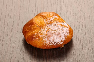 Şekerli sıcak çörek.