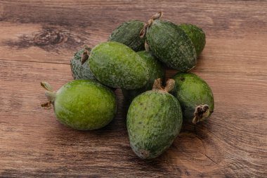 Tropik yeşil tatlı organik meyve Feijoa