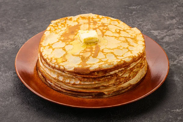 Stack Med Ryska Traditonala Pannkakor Med Smör — Stockfoto