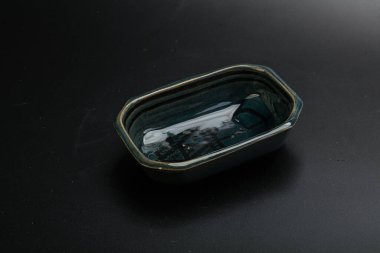 Mutfak için renkli boş kase izole