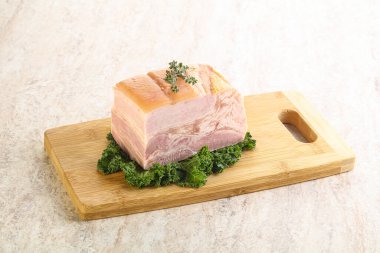 Ev yapımı domuz pastırması.