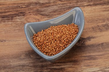 Kâsede çiğ karabuğday gevreği 