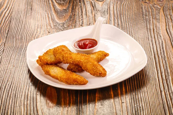 Gefrituurde Kiprepen Met Tomatensaus — Stockfoto