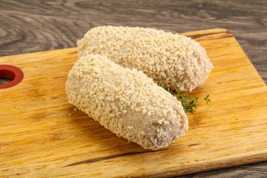 Fırında pişmemiş tavuk pirzolası.