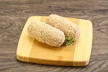 Fırında pişmemiş tavuk pirzolası.