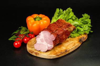 Atıştırmalık olarak nefis füme domuz eti.