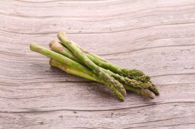 Çiğ, taze kuşkonmaz. Beslenme mutfağı için.