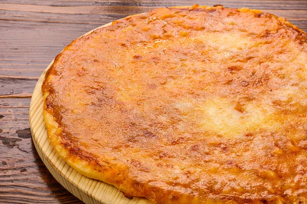 Georgiska Traditionella Köket Khachapuri Med Kaukasiska Ost — Stockfoto