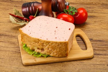 Ev yapımı geleneksel rulo köfte.