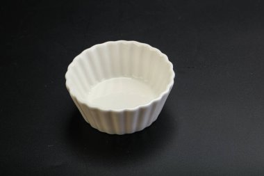 Siyahın üzerine servis için beyaz leke.