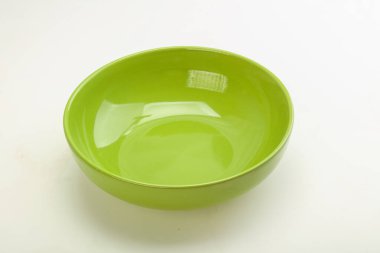 Mutfak için renkli boş kase izole