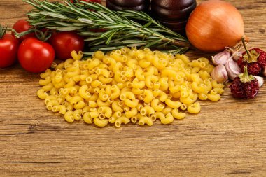 Çiğ İtalyan buğday makarnası - Chifferi rigati pişirmek için