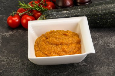 Vejetaryen mutfağı - Ot ve baharatlı kabak püresi