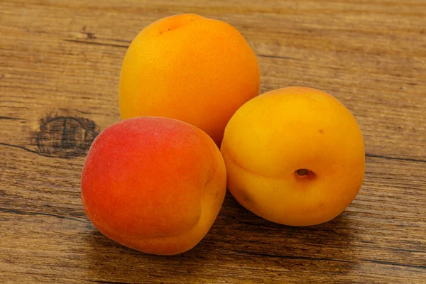 Verse Rijpe Zoete Paar Abrikozen Fruit — Stockfoto